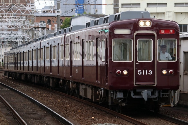 【阪急】5100系5102F+5118F正雀入場回送を上新庄駅で撮影した写真
