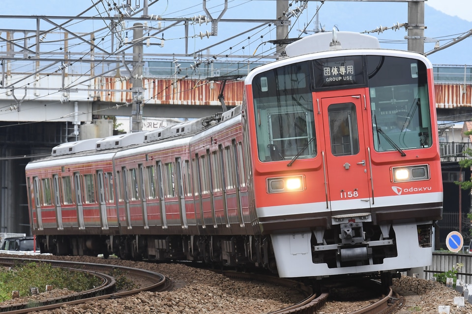 【小田急】1000形1058F(ベルニナ塗装車)さよならサンナナイベントツアーに伴う団体専用列車の拡大写真