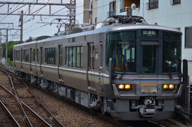 【JR西】223系F5編成吹田総合車両所出場回送を高槻駅で撮影した写真