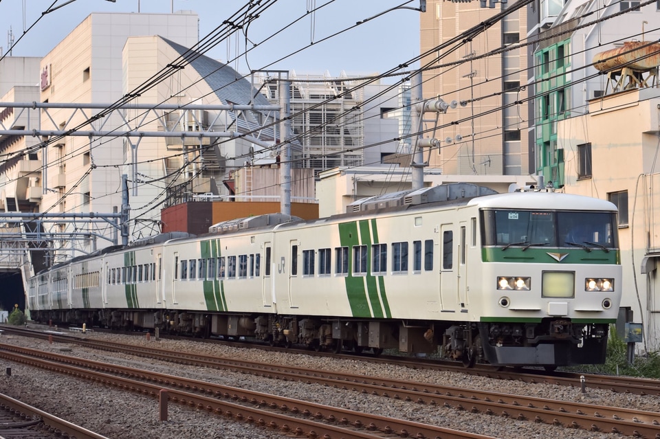 【JR東】 E655系使用の令和初お召し列車の拡大写真