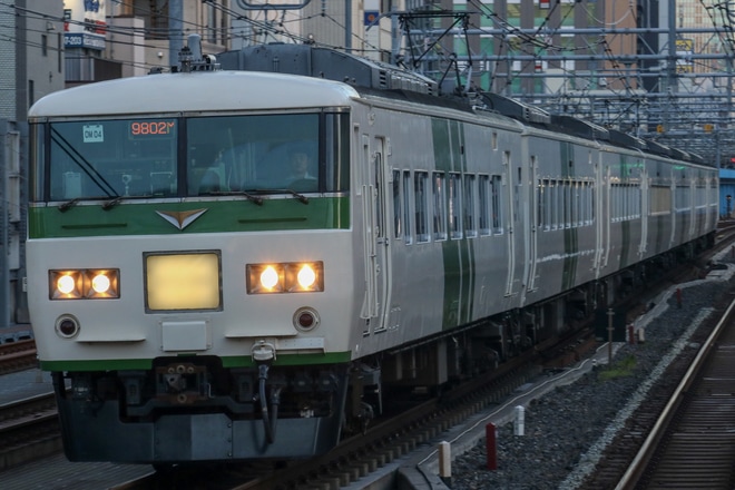 【JR東】 E655系使用 御召列車(復路)を御徒町駅で撮影した写真