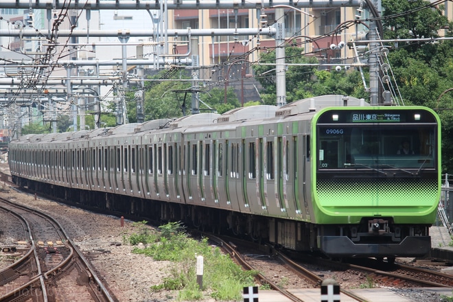 【JR東】山手線「五等分の花嫁」ラッピング電車運行中を大崎駅で撮影した写真