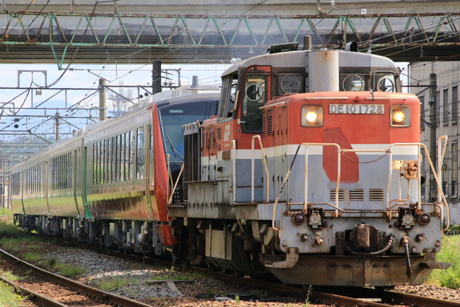 【JR東】HB-E300系「海里」甲種輸送を新津～さつき野間で撮影した写真