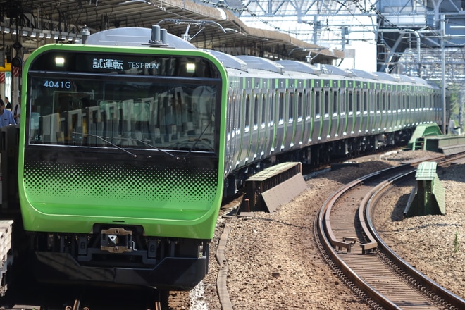 【JR東】E235系トウ41編成 性能確認試運転を五反田駅で撮影した写真