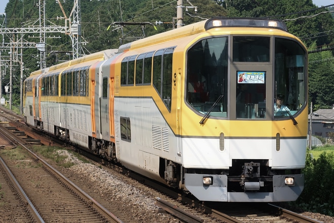 【近鉄】20000系「楽」使用の「サマートレイン夏物語号2019」運転を伊賀上津駅で撮影した写真