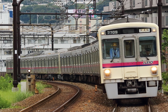 【京王】7000系7802F出場試運転を京王永山駅で撮影した写真