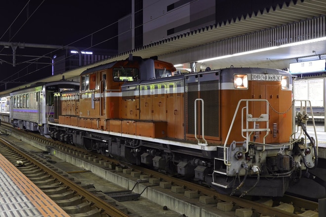 【JR西】キハ120-22更新工事を終え後藤出場配給を姫路駅で撮影した写真