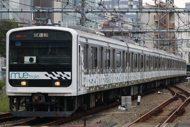 【JR東】209系「MUE-Train」東北・山手貨物線試運転を新宿駅で撮影した写真