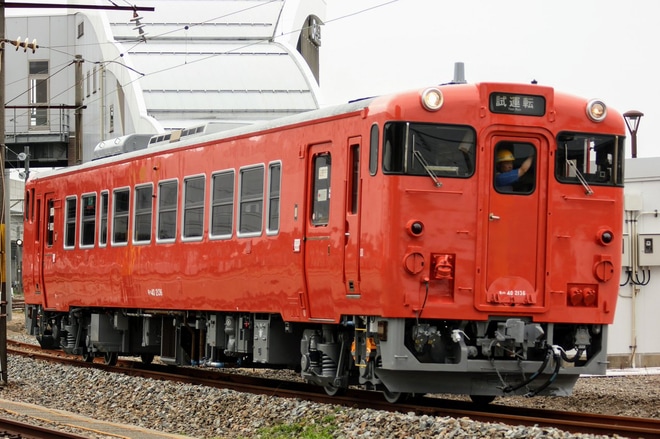 【JR西】キハ40-2136金沢総合車両所構内試運転を松任駅付近で撮影した写真