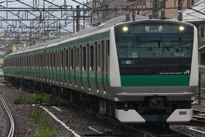 【JR東】E233系ハエ136編成 相模鉄道かしわ台車両センターから返却回送を相模大塚駅で撮影した写真