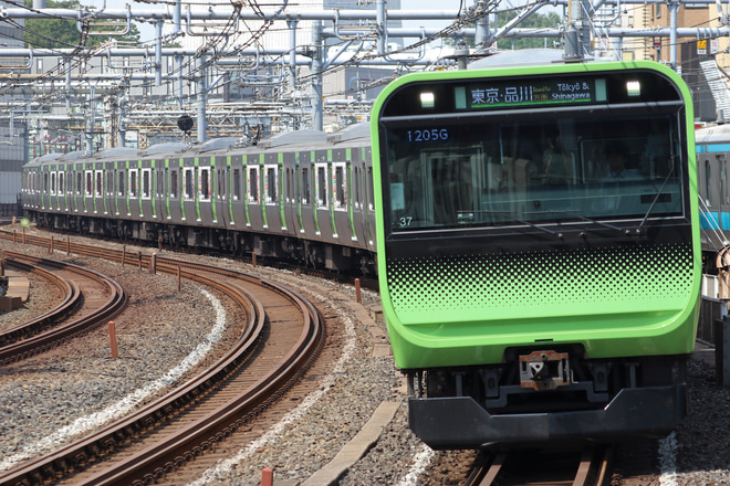 【JR東】山手線にて『バンドリ!』ラッピング列車運行を御徒町駅で撮影した写真