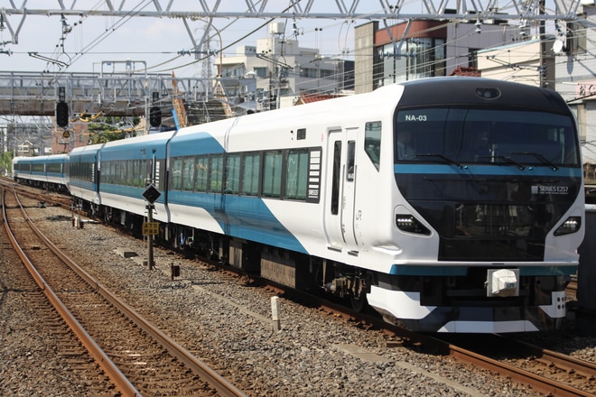 【JR東】E257系オオNA-03編成 総武快速線で試運転を津田沼駅で撮影した写真