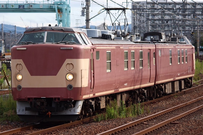 【JR西】クモヤ443吹田総合車両所入場回送を岸辺駅で撮影した写真