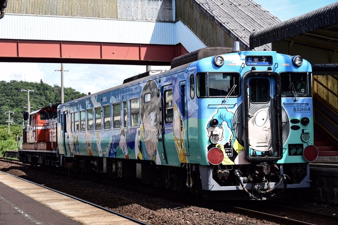 【JR西】キハ40-2115(鬼太郎列車)京都鉄道博物館での展示のため配給輸送を浜村駅で撮影した写真