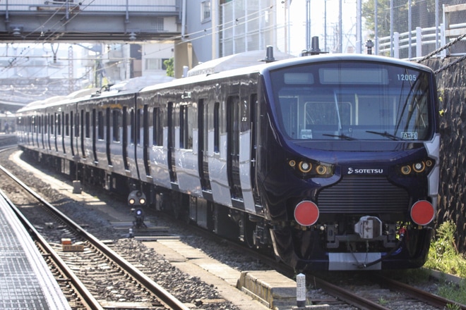 【相鉄】12000系12105F(12105×10)甲種輸送を逗子駅で撮影した写真
