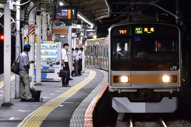 【JR東】209系トタ81編成代走運転を日野駅で撮影した写真