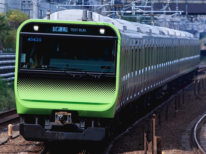 【JR東】E235系トウ42編成 性能確認試運転を目白駅で撮影した写真