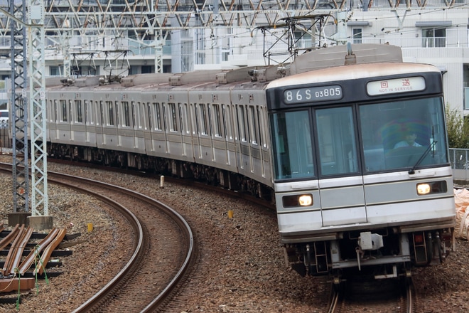 【メトロ】03系03-105F臨時回送を西新井駅で撮影した写真