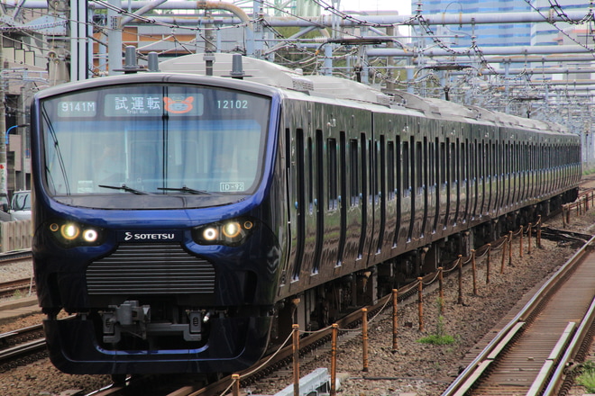 【相鉄】12000系12102F(12102×10) 埼京線試運転を高田馬場駅で撮影した写真