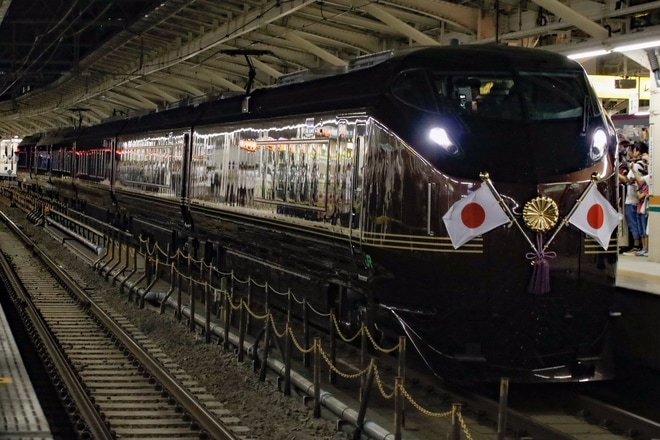 【JR東】茨城国体開会式開催に伴うE655系使用の常磐線お召し列車運転(復路)を東京駅で撮影した写真