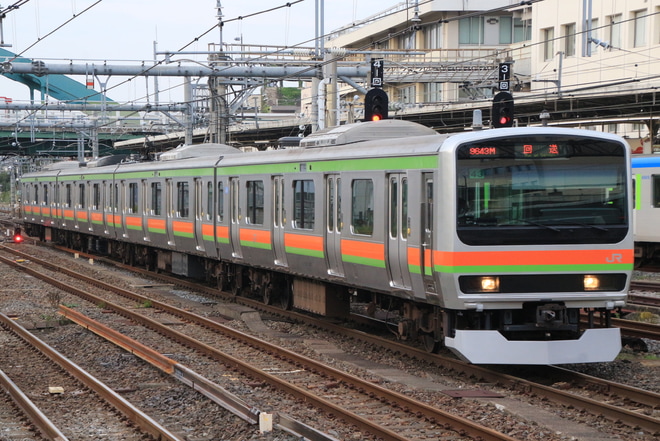 【JR東】E231系ハエ43編成 川越車両センターへ回送を大宮駅で撮影した写真