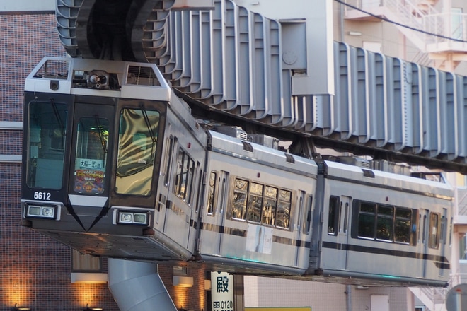 【湘モノ】5611Fが「HAPPY HALLOWEEN TRAIN」仕様にを大船～富士見町間で撮影した写真