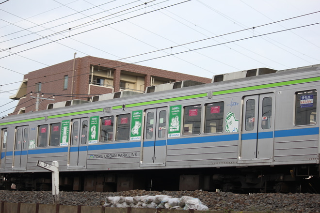 【東武】「ファミマ電車」に「ファミペイ」ラッピングを不明で撮影した写真