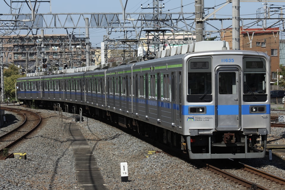 【東武】「ファミマ電車」に「ファミペイ」ラッピングの拡大写真