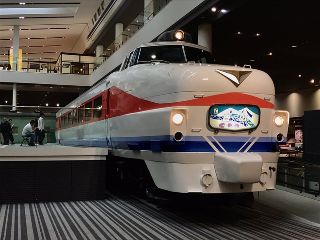 【JR西】京都鉄道博物館の489系白山色にを京都鉄道博物館で撮影した写真