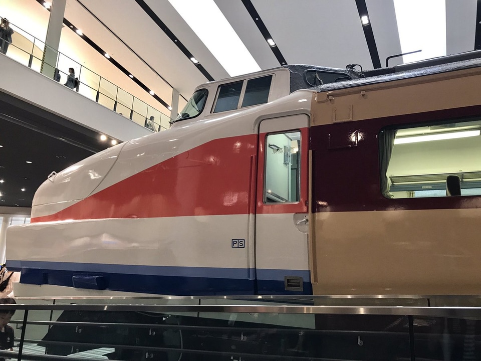 【JR西】京都鉄道博物館の489系白山色にの拡大写真