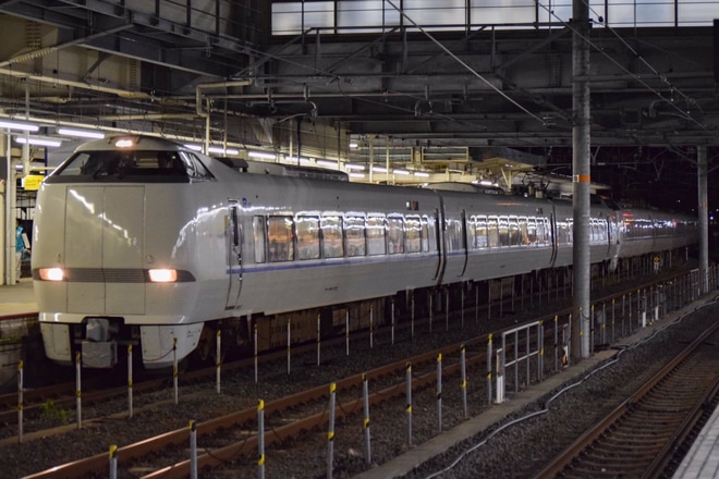 【JR西】683系R14編成(元289系)がしらさぎ運用にを米原駅で撮影した写真