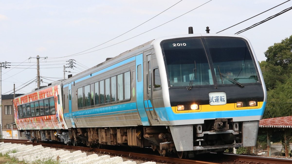 JR四】2000系2230(オレンジアンパンマン)多度津出場回送 |2nd-train