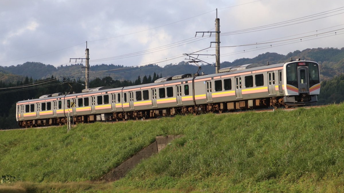 JR東】ほくほく線経由のE129系「十日町地そばまつり号」 |2nd-train