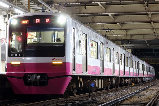【新京成】N800形使用の80000形80016編成夜間回送を京成高砂駅で撮影した写真