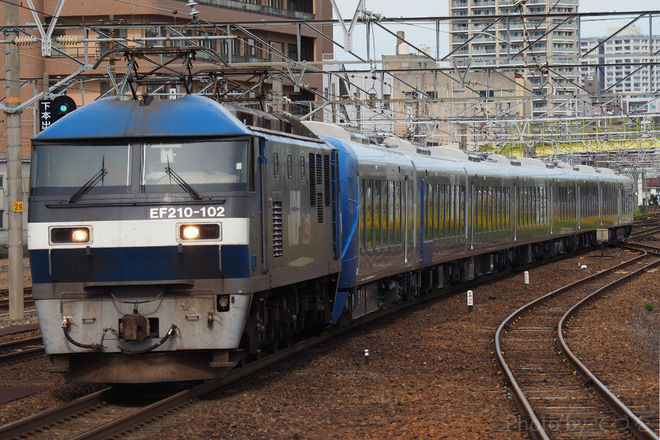 【西武】西武001系「Laview」E編成甲種輸送を熱田駅で撮影した写真