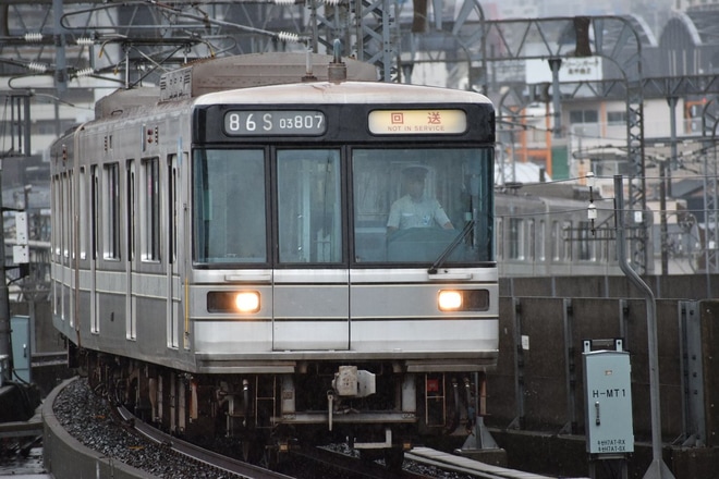 【メトロ】03系03-107Fが竹ノ塚へを北千住駅で撮影した写真