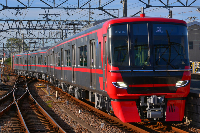 【名鉄】9500系9502Fがアンテナの台座を赤色に変更して試運転を実施を豊明駅で撮影した写真