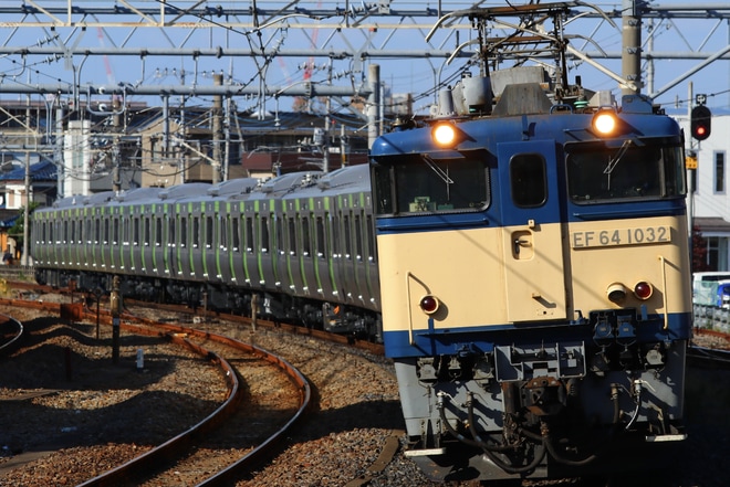【JR東】E235系トウ47編成 新津配給を宮原駅で撮影した写真