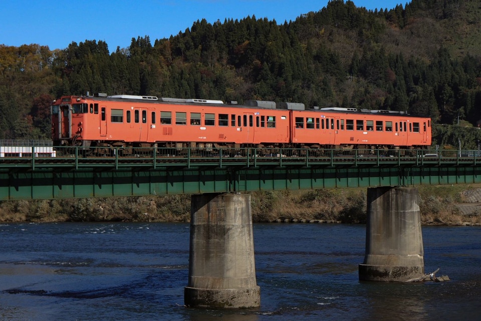 【JR東】快速「飯山線国鉄色旅情」が運転の拡大写真