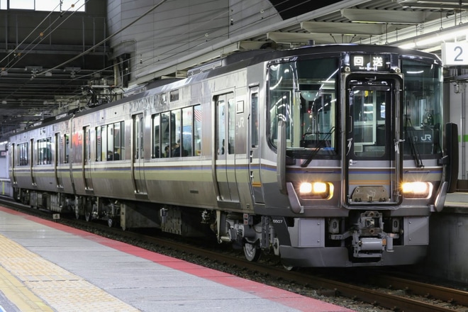 【JR西】223系F7編成吹田総合車両所出場回送を尼崎駅で撮影した写真