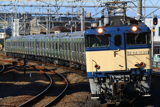 【JR東】E235系トウ48編成 新津配給を宮原駅で撮影した写真