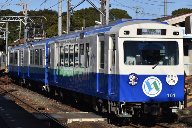 【あすなろう】イルミネーション列車　運行中を日永駅で撮影した写真