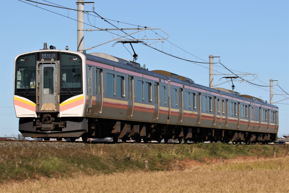【JR東】弥彦菊まつり号がE129系で運行の拡大写真