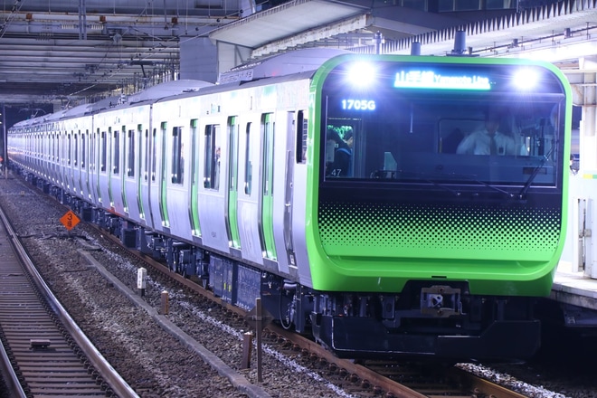 【JR東】E235系トウ47編成営業運転開始を田町駅で撮影した写真