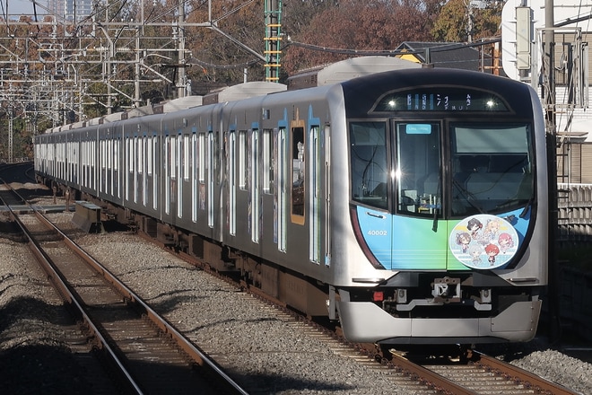 【西武】40000系40102Fにて「白猫トレイン」運転中を秋津駅で撮影した写真