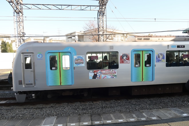【西武】40000系40102Fにて「白猫トレイン」運転中を秋津駅で撮影した写真