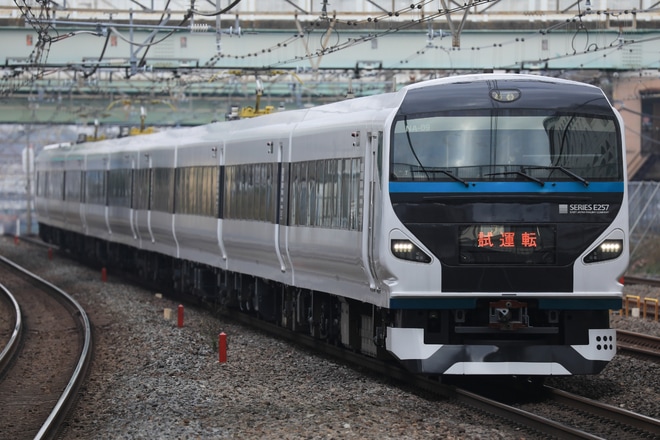 【JR東】E257系オオNA-09編成 常磐線試運転を柏駅で撮影した写真