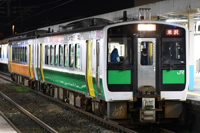【JR東】只見線仕様になったキハE120が新潟地区の運用にを新発田駅で撮影した写真