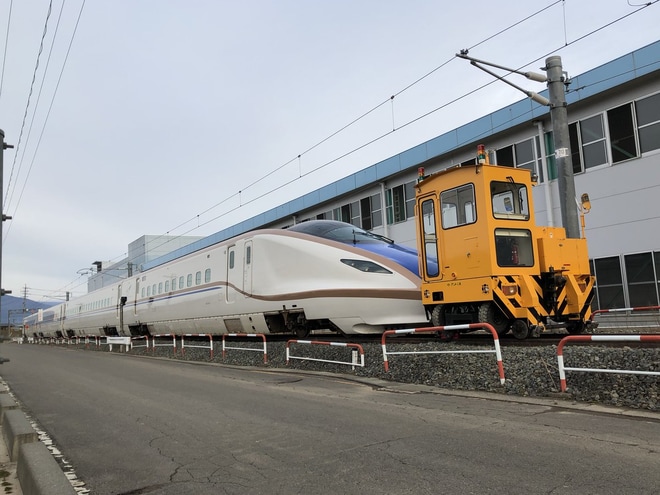 【JR東】水没した北陸新幹線E7系F1編成が移動を長野新幹線総合車両センター付近で撮影した写真