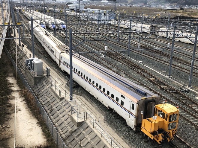 【JR東】水没した北陸新幹線E7系F1編成が移動を長野新幹線総合車両センター付近で撮影した写真